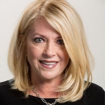 Naked at a party sorgusuna